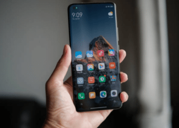 Xiaomi 15 Ultra Leak Reveals Key Specs: 6.7-inch Display, Unique Camera Placement, And More