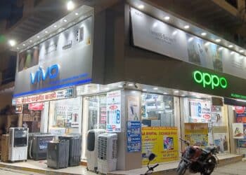 Best phones Diwali 2026: a mobile phone shop in Delhi