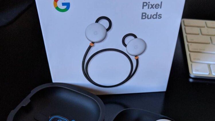 best TWS earbuds under 5000: wireless earbuds in a charging case