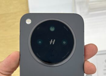 Oppo Find X10 price in India: back of an Oppo Find X series phone (Find X8 pictured)