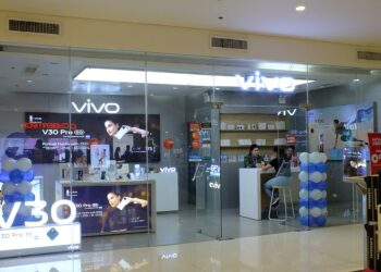 Vivo smartphone with a triple rear camera